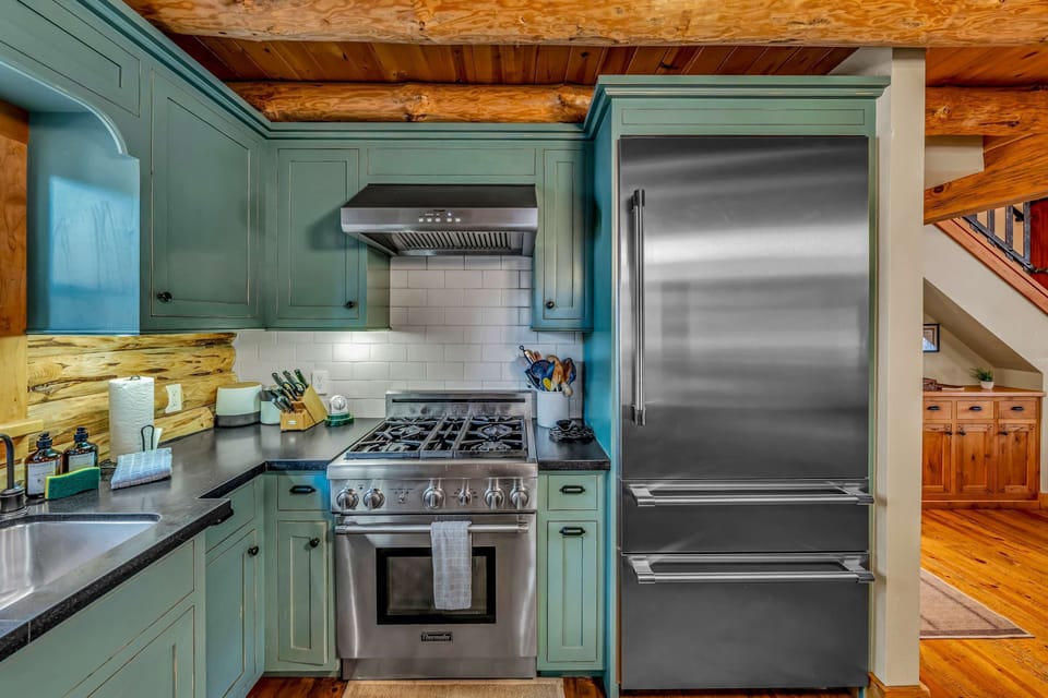 Kitchen: Drip coffee maker, toaster, blender, cooking utensils, tableware