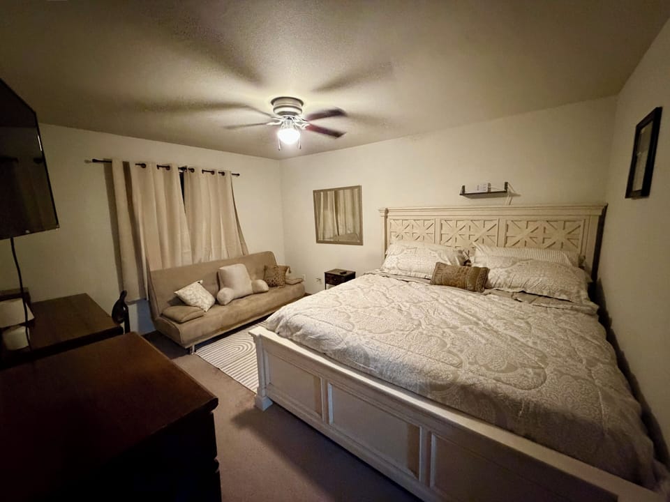 King Suite/with private bathroom