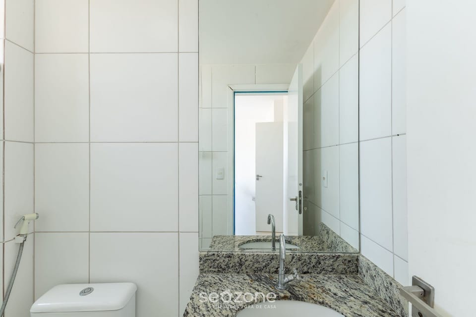 Basic Apartment | Bathroom