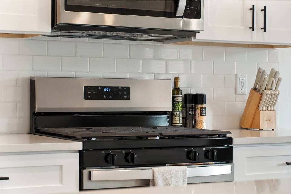 Stylish kitchen for meal prep and dining options