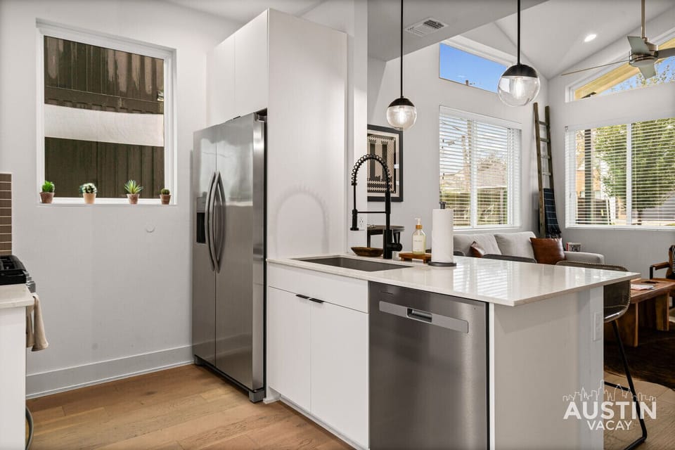 Snack Central: A kitchen so cute you might actually want to wash dishes.