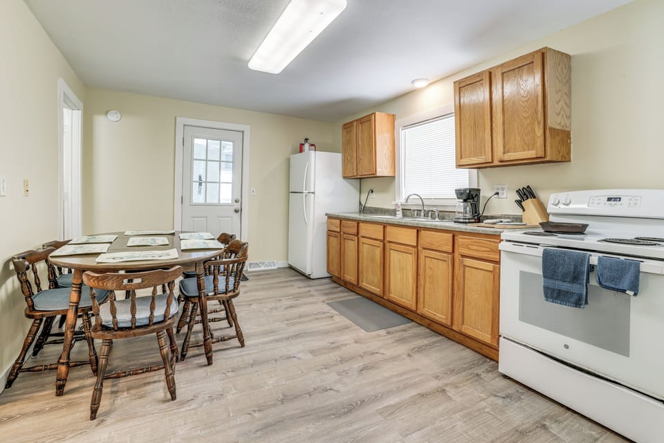 Kitchen | Dining Area