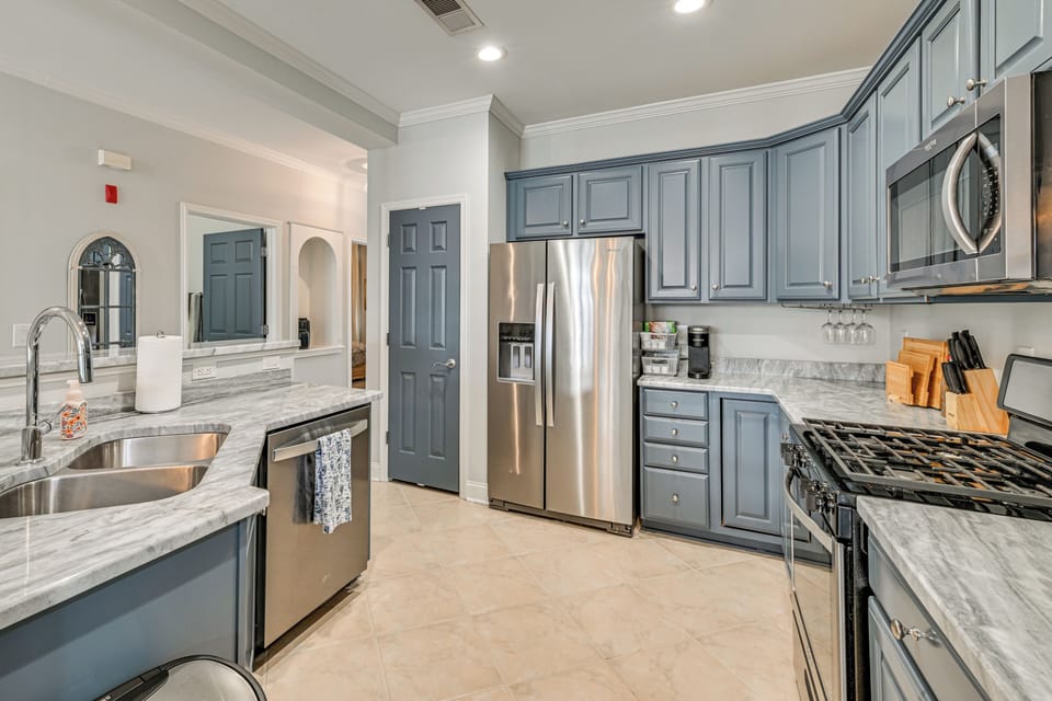 Kitchen | Main Level | Keurig Coffee Maker | Blender | Toaster | Cooking Basics