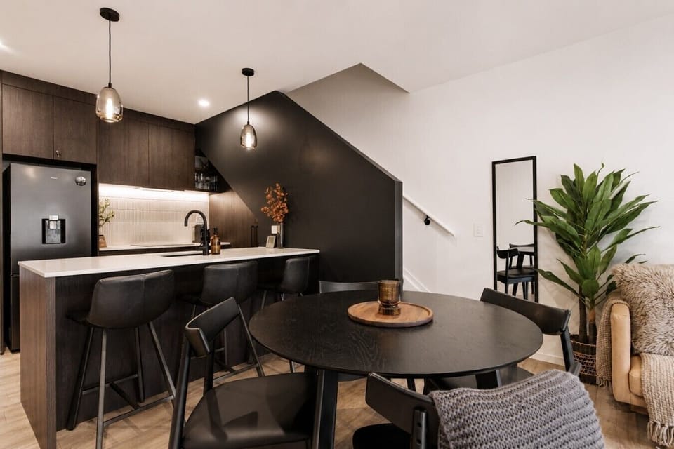 evara queenstown dining and breakfast bar