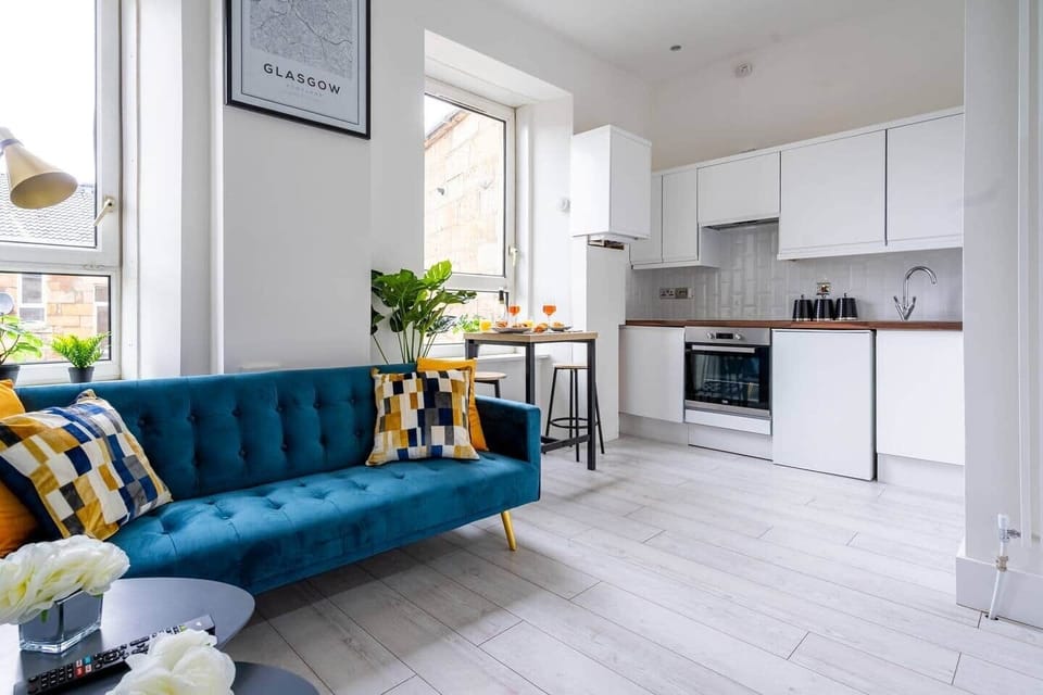 The lounge boasts a stunning and thoughtfully crafted design that seamlessly blends style and comfort. Every element, from the choice of furniture to the colour scheme, exudes a sophisticated ambiance that invites tranquility and serenity.