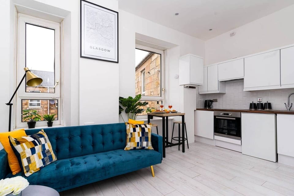 The lounge boasts a stunning and thoughtfully crafted design that seamlessly blends style and comfort. Every element, from the choice of furniture to the colour scheme, exudes a sophisticated ambiance that invites tranquility and serenity.