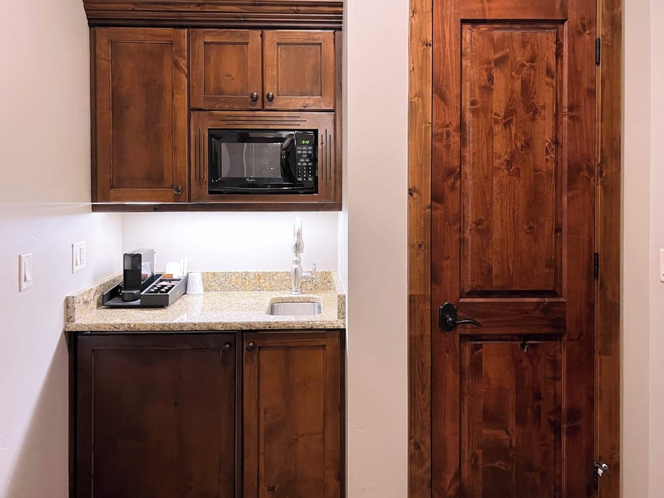 Enjoy coffee & quick bites from your very own kitchenette​