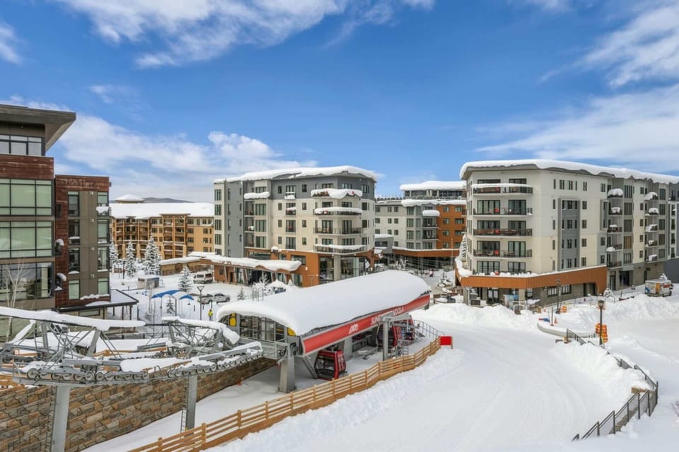 Spend your days hitting the slopes at this exceptional ski in/ski out resort​