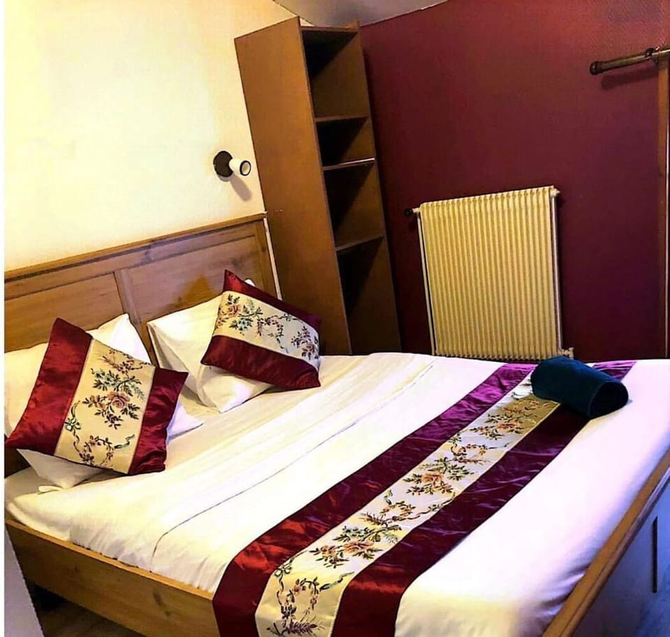 Standard Double Room, City View | Desk, free WiFi