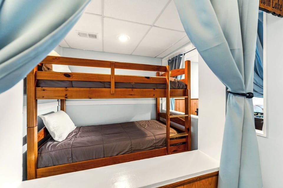 3rd Bedroom "Blue Haven"