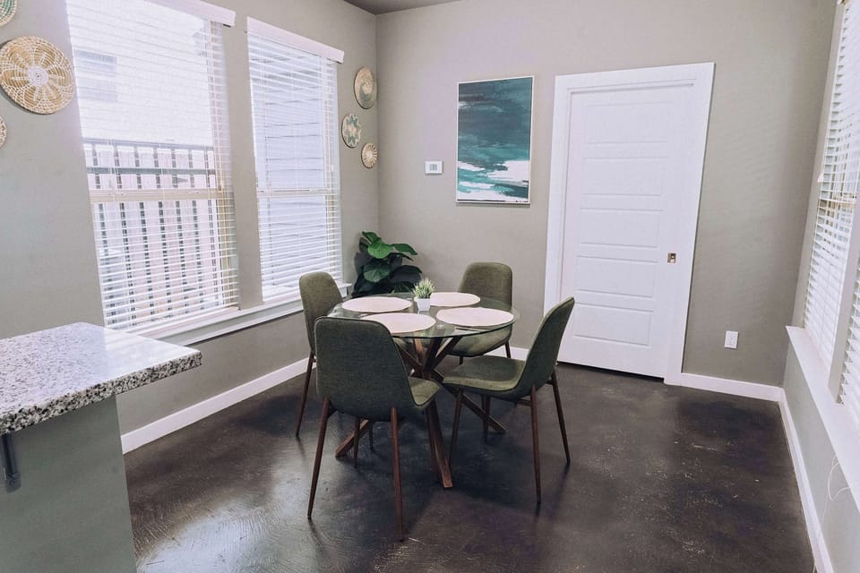 Comfortable seating, plenty of space, and vibes that turn any meal into a mini celebration. Bon appétit!
