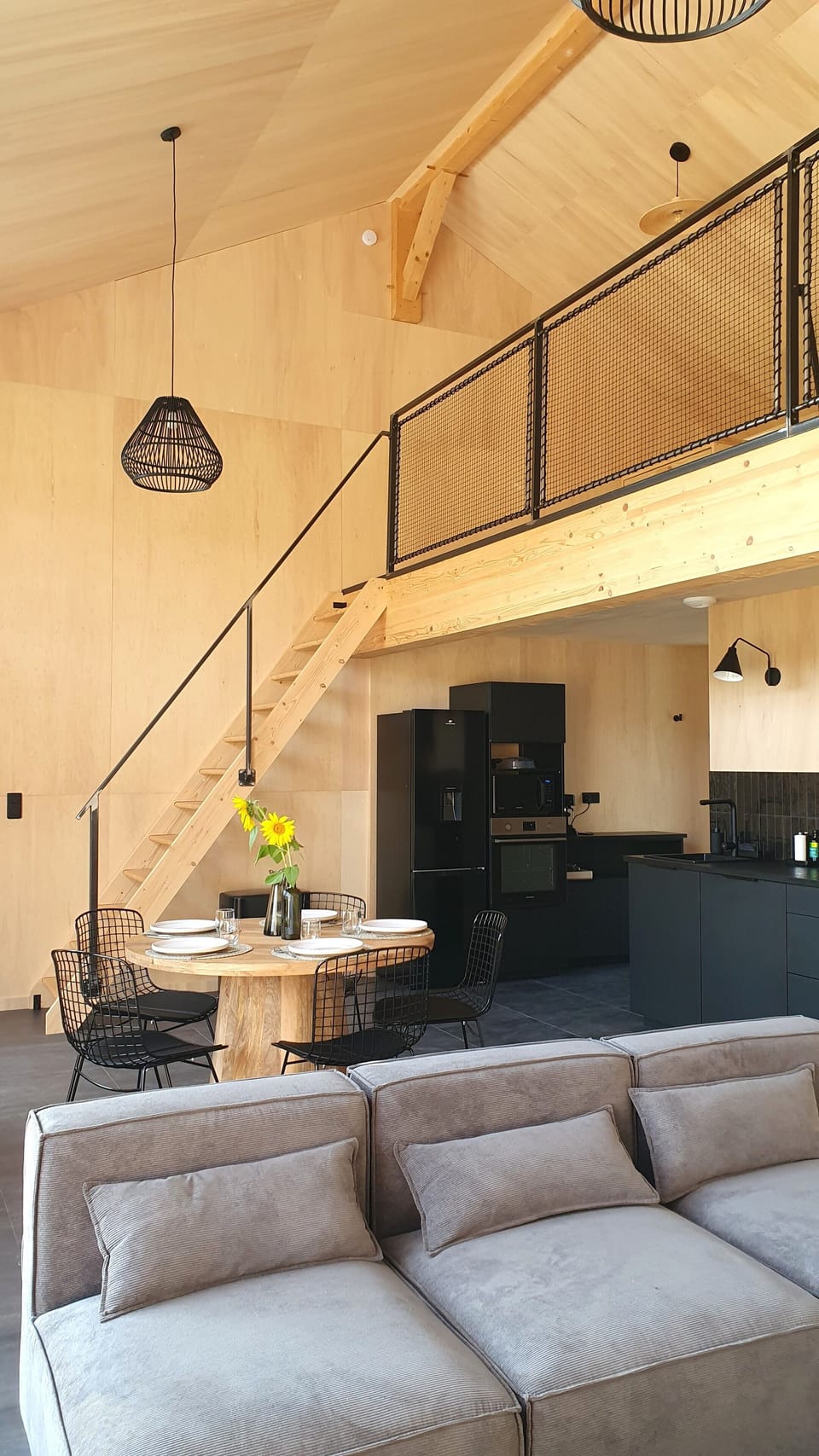 Loft, 2 Bedrooms, Valley View | Living room | 1-cm TV with digital channels