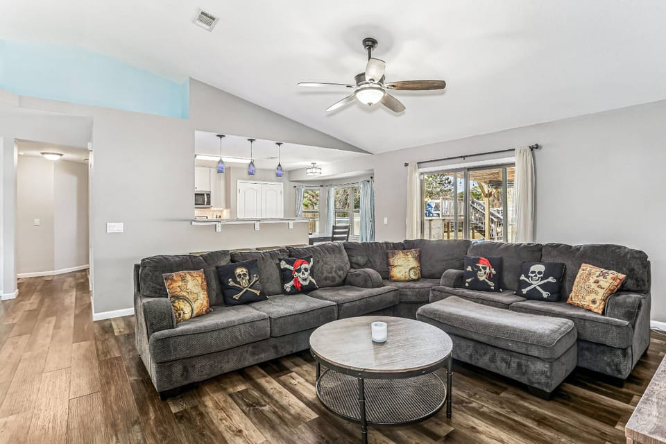 Open living room with access to the pack patio