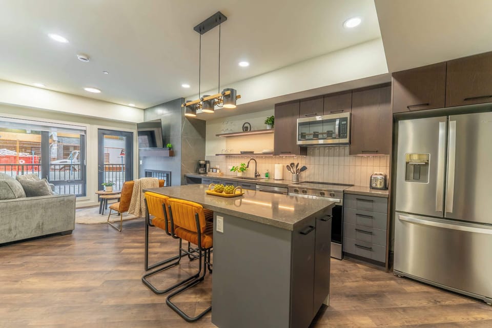 Seamless cooking, dining and living area
