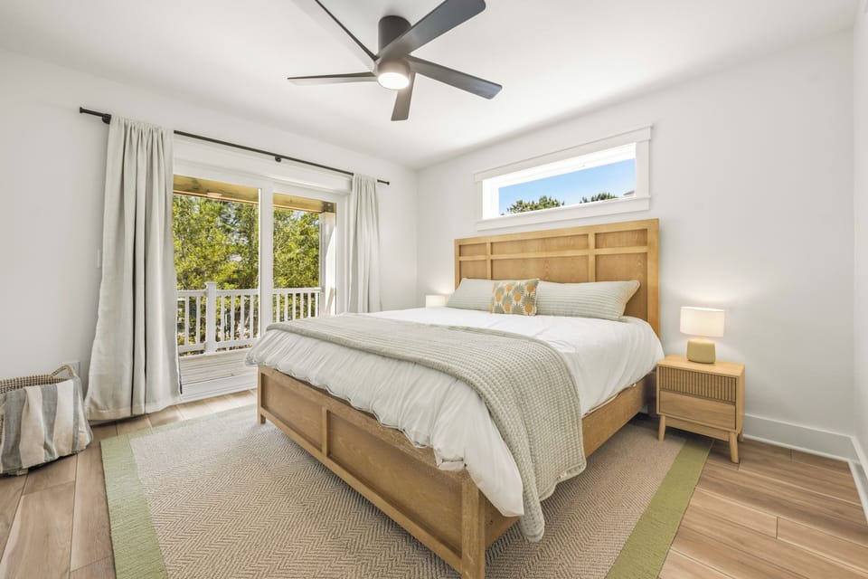 King Master Suite (2) - Mid Level