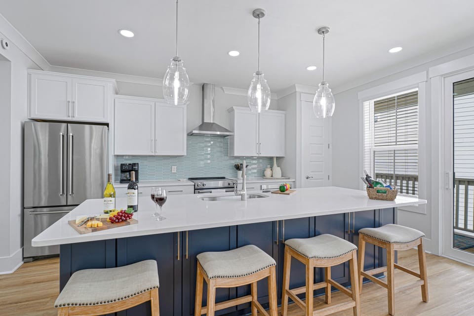 Kitchen area with additional 4 seats