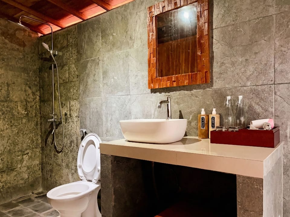 Shower, free toiletries, hair dryer, slippers