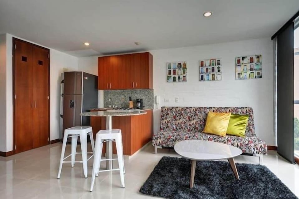 Exclusive Studio Suite, City View | Living area
