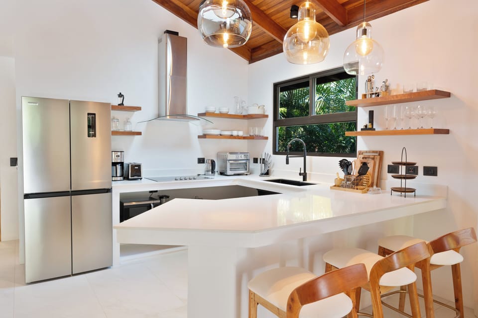 Full-size fridge, stovetop, coffee/tea maker, electric kettle