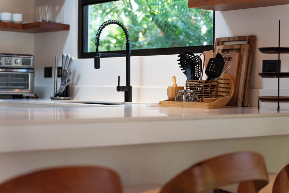 Full-size fridge, stovetop, coffee/tea maker, electric kettle