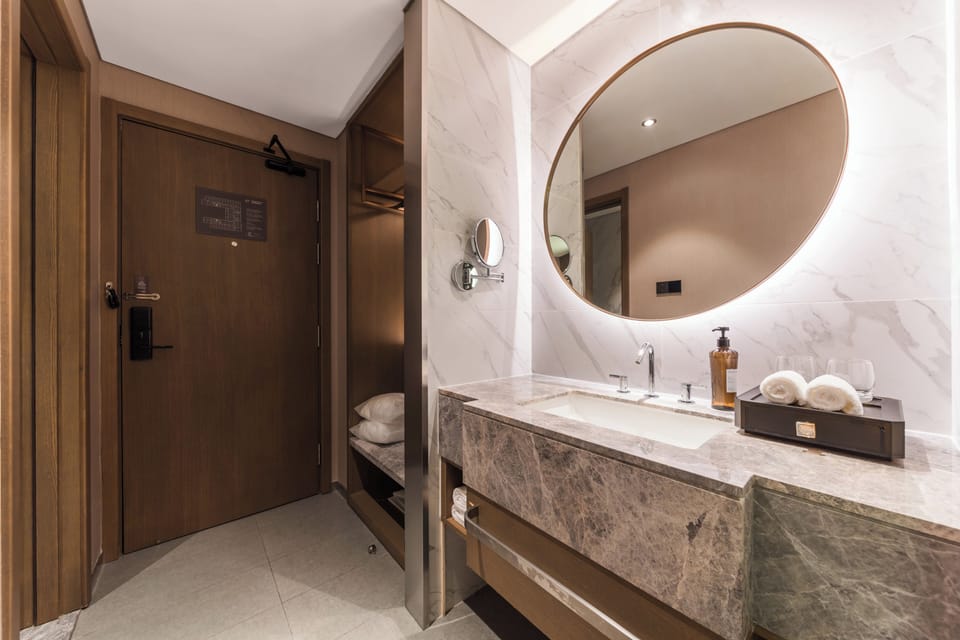 Standard Single Room, City View | Free minibar, individually decorated, individually furnished, desk