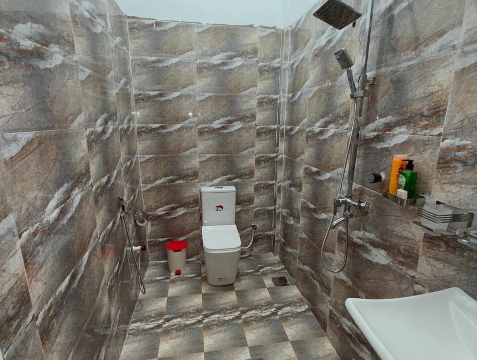 Deluxe Double or Twin Room, Non Smoking | Bathroom | Separate tub and shower, free toiletries, hair dryer, heated floors