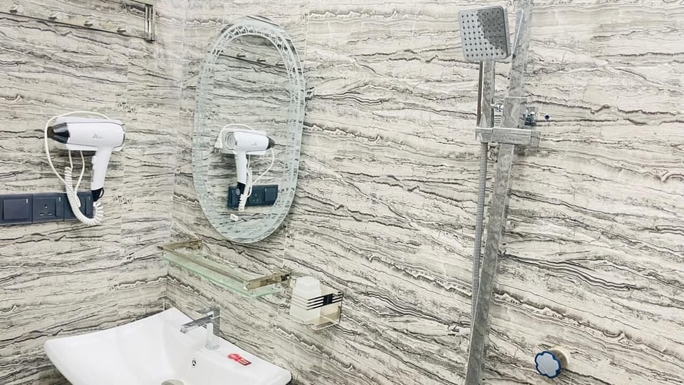 Standard Room, Garden Area | Bathroom | Separate tub and shower, free toiletries, hair dryer, heated floors