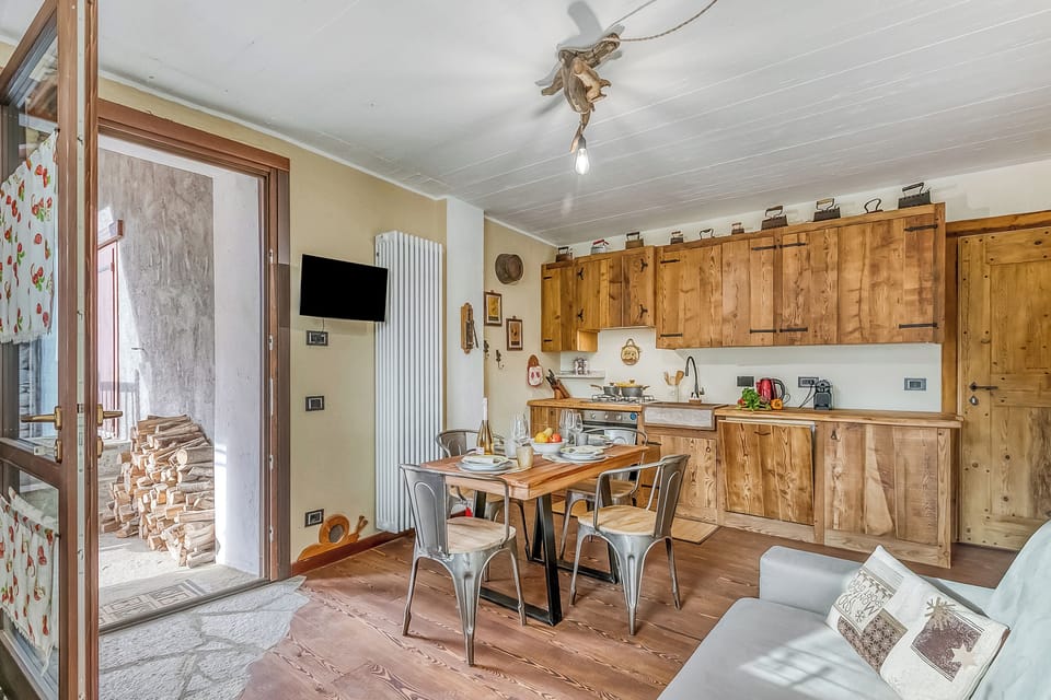 Honeymoon Apartment, Multiple Bedrooms (Luna apartment Baita Ayana) | Living area | 21-inch flat-screen TV with cable channels, fireplace