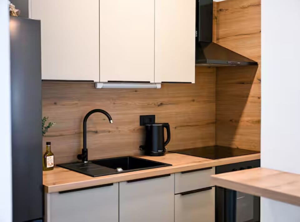 Apartment (Studio Apartment with Balcony) | Private kitchen | Fridge