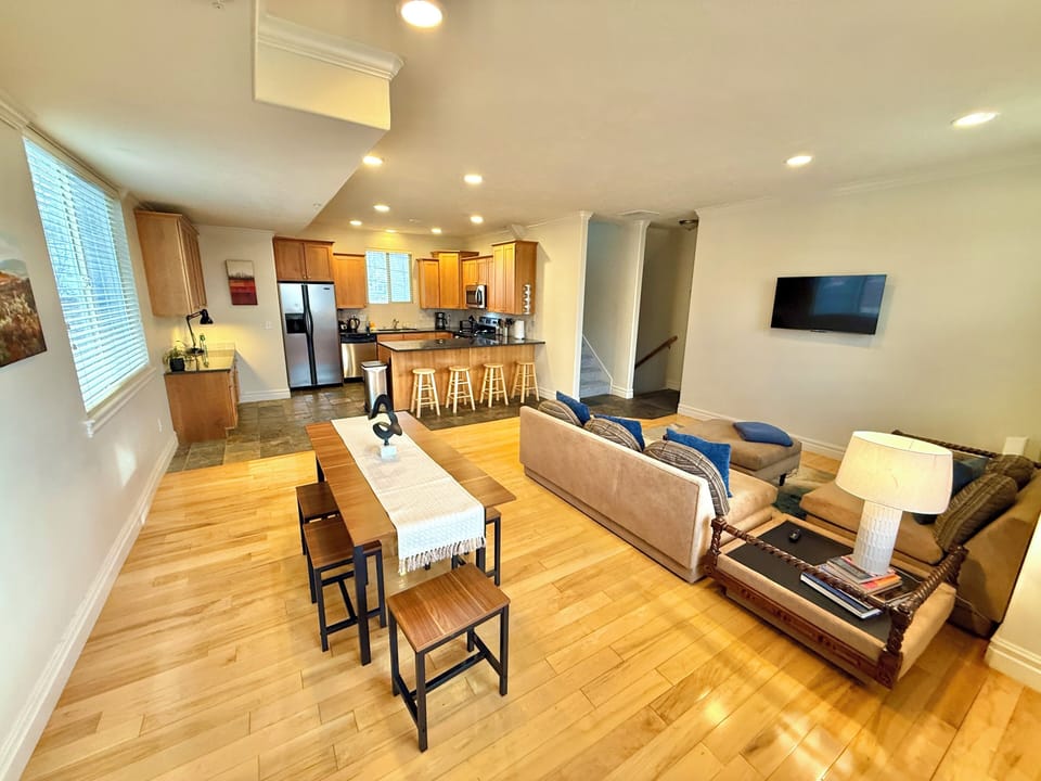 Deluxe Townhome, 2 Bedrooms, Patio | Living area | TV