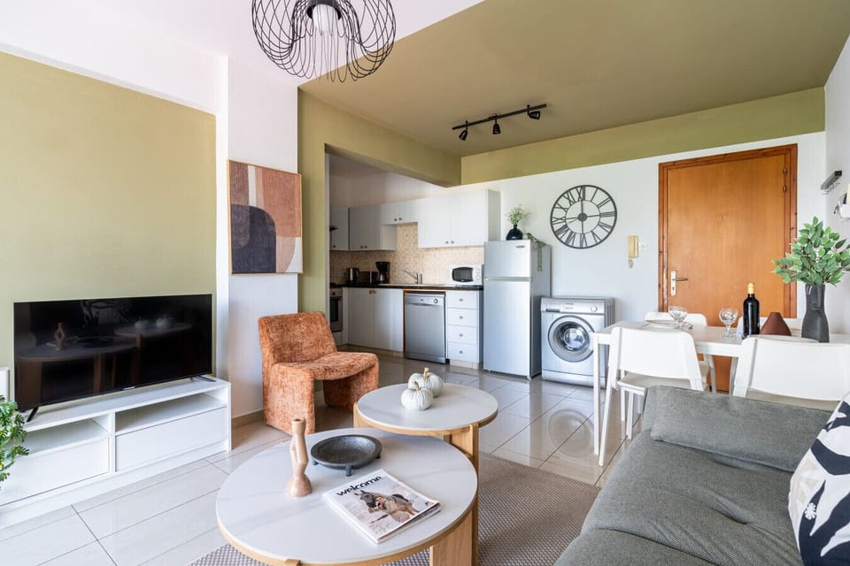 Apartment, 1 Double Bed, Kitchen, City View | Living room | Smart TV, Netflix, streaming services