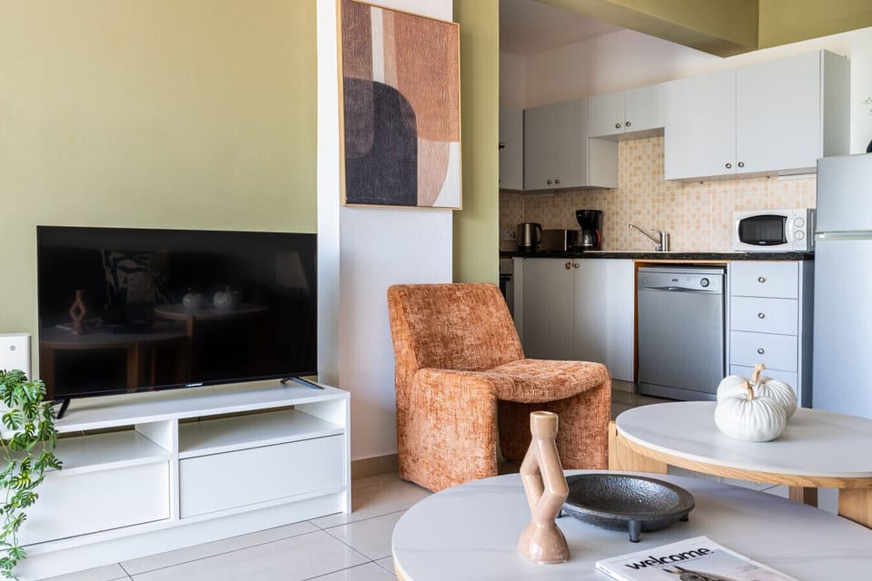Apartment, 1 Double Bed, Kitchen, City View | Living room | Smart TV, Netflix, streaming services