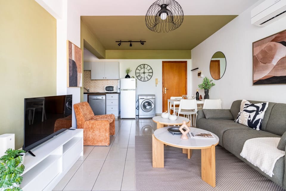 Apartment, 1 Double Bed, Kitchen, City View | Living room | Smart TV, Netflix, streaming services