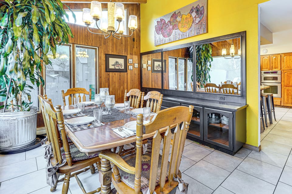 Dining Area | Main Level