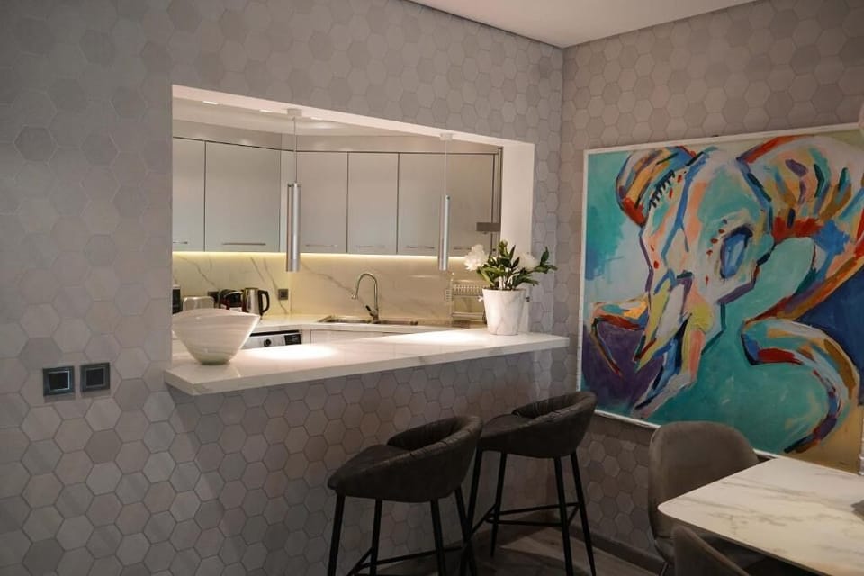 Luxury Apartment, Balcony, Beach View | Private kitchen
