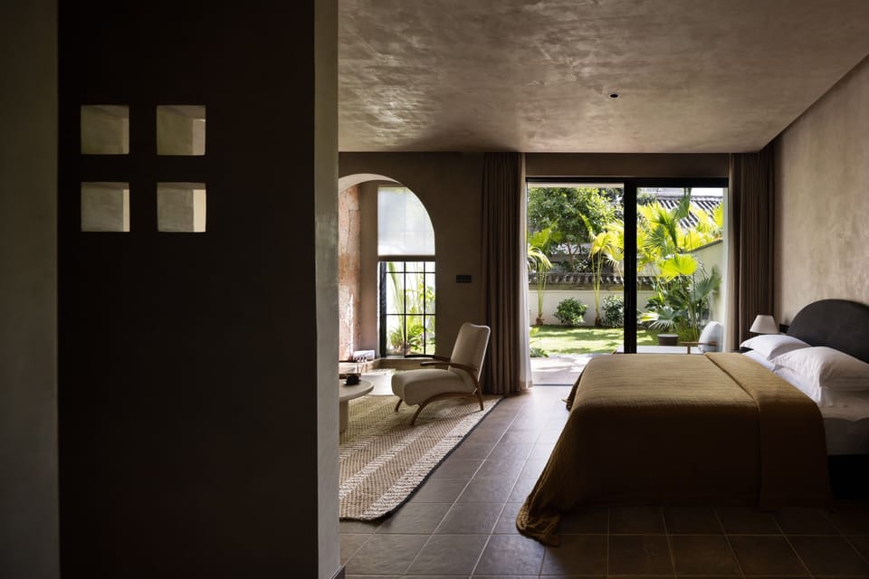 Superior Double Room, Courtyard View | Minibar, desk, blackout drapes, soundproofing