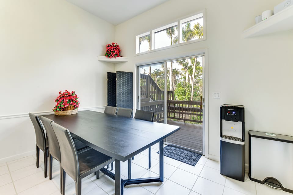 Dining Table | Dishware/Flatware | Main Level