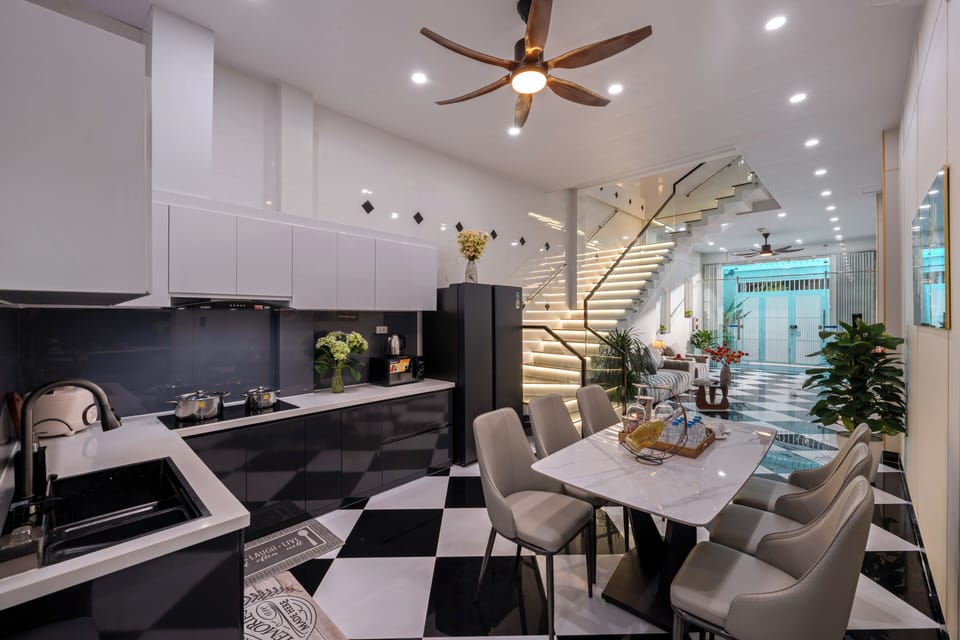 Townhome, 5 Bedrooms, Garden View | Private kitchen | Fridge, microwave, stovetop, cookware/dishes/utensils