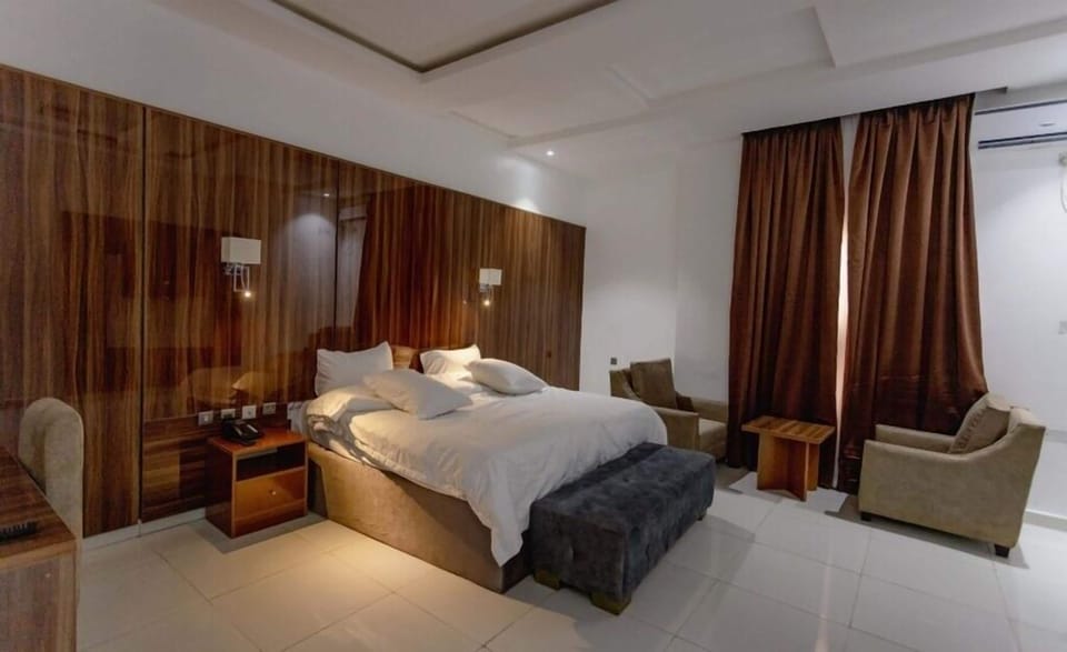 Comfort Room, Balcony, City View | Desk, laptop workspace, blackout drapes, soundproofing