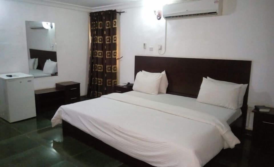 Comfort Room, Balcony, City View | Desk, laptop workspace, blackout drapes, soundproofing