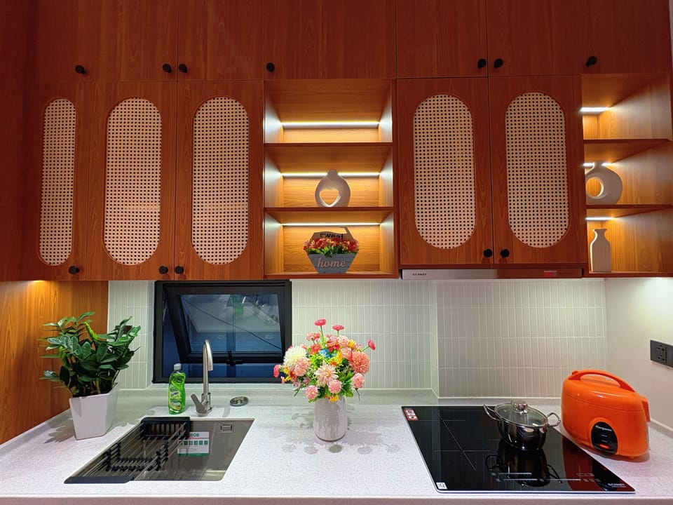 Apartment, City View | Private kitchen | Mini-fridge, microwave, cookware/dishes/utensils