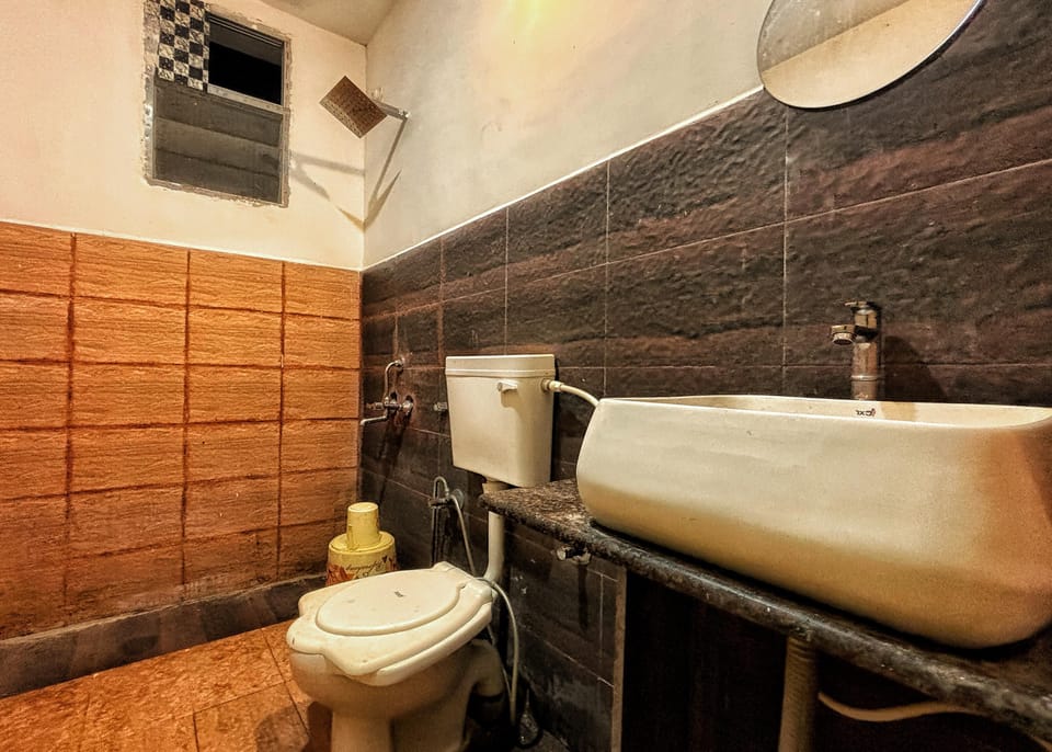 Luxury Room, Balcony, Hill View | Bathroom | Bidet, soap, shampoo, toilet paper