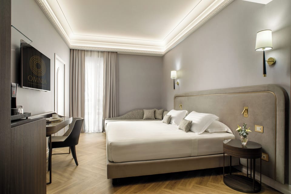Premium Room | Hypo-allergenic bedding, in-room safe, desk, laptop workspace