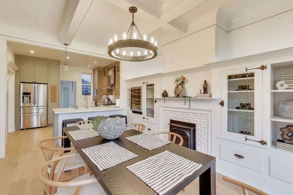 Dining room.