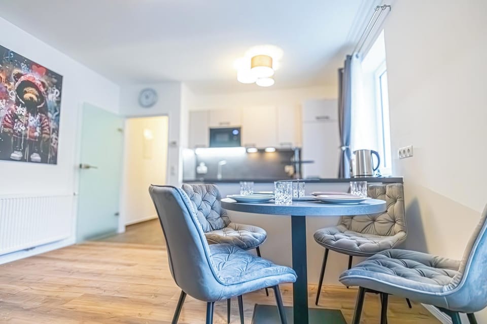 Basic Apartment | Dining room