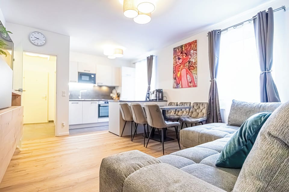 Basic Apartment | Living room