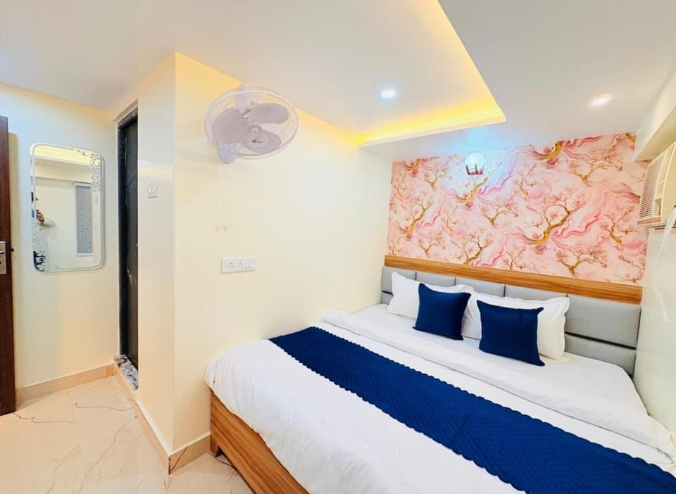 Deluxe Double or Twin Room | Desk, laptop workspace, free WiFi
