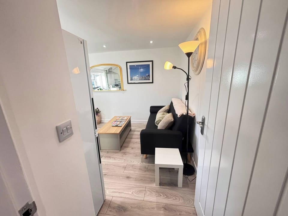 Apartment, 2 Bedrooms | Living area
