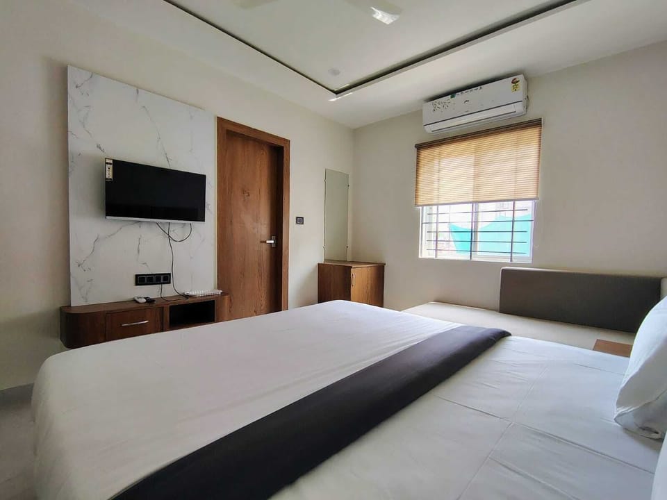 Family Room, Balcony | WiFi (free)