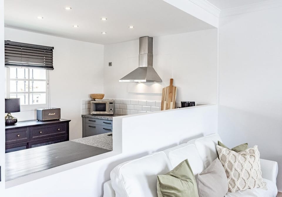 Studio (3 Bedrooms) | Interior